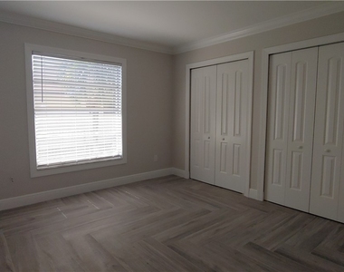 909 Se 27th Terrace - Photo Thumbnail 17