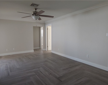 909 Se 27th Terrace - Photo Thumbnail 20