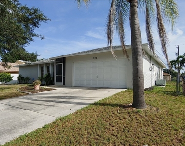 909 Se 27th Terrace - Photo Thumbnail 2