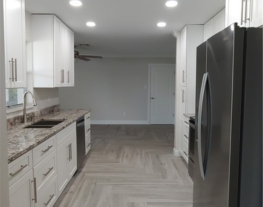 909 Se 27th Terrace - Photo Thumbnail 23