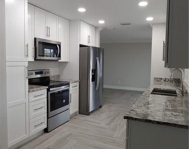 909 Se 27th Terrace - Photo Thumbnail 26