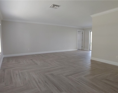 909 Se 27th Terrace - Photo Thumbnail 22