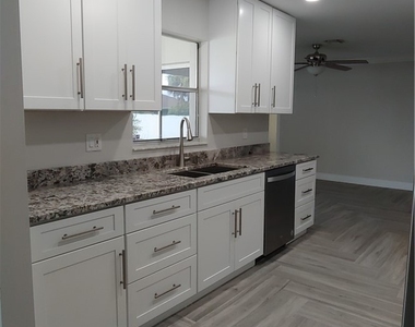 909 Se 27th Terrace - Photo Thumbnail 24