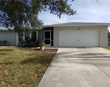 909 Se 27th Terrace - Photo Thumbnail 1