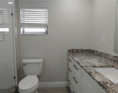 909 Se 27th Terrace - Photo Thumbnail 8