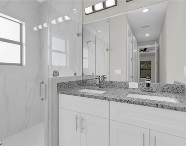 537 Summit Avenue S - Photo Thumbnail 9