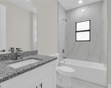 537 Summit Avenue S - Photo Thumbnail 2