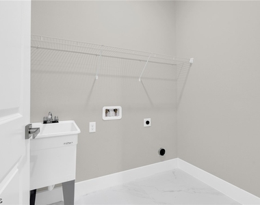 537 Summit Avenue S - Photo Thumbnail 6