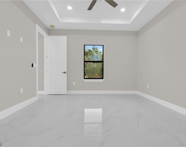 537 Summit Avenue S - Photo Thumbnail 12