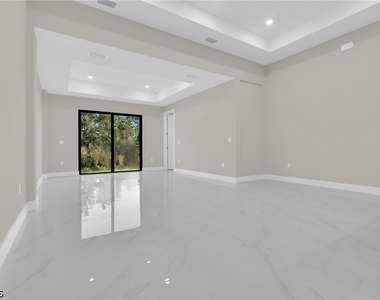 537 Summit Avenue S - Photo Thumbnail 16