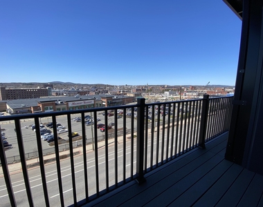 409 Elm - Photo Thumbnail 10