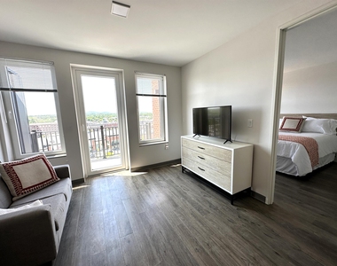 409 Elm - Photo Thumbnail 13