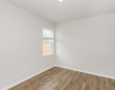 7539 Tipton Meadow Way - Photo Thumbnail 11