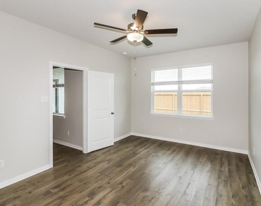 7539 Tipton Meadow Way - Photo Thumbnail 6