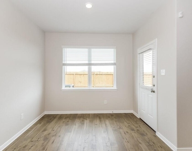 7539 Tipton Meadow Way - Photo Thumbnail 3