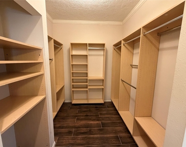 1506 Asbury Street - Photo Thumbnail 13