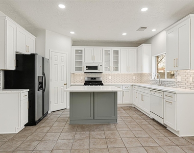 3310 La Mer Lane - Photo Thumbnail 3