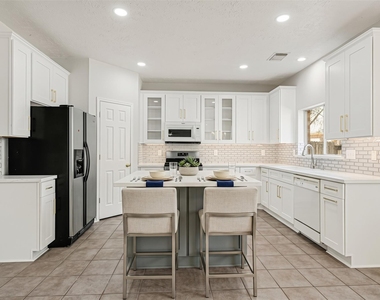 3310 La Mer Lane - Photo Thumbnail 4