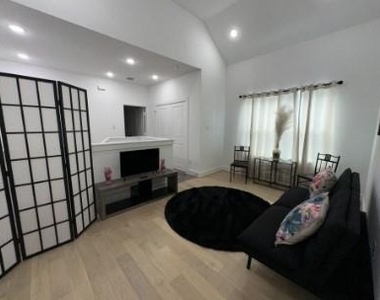 1711 Ruth Street - Photo Thumbnail 4