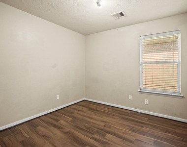 5247 Panay Park Drive - Photo Thumbnail 13