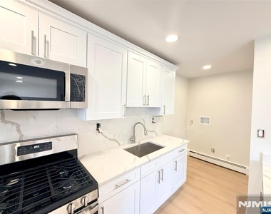 217-221 Park - Photo Thumbnail 10