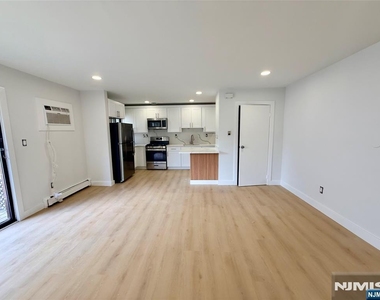 217-221 Park - Photo Thumbnail 5