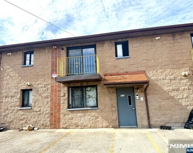 217-221 Park - Photo Thumbnail 1