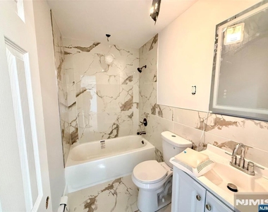 217-221 Park - Photo Thumbnail 14