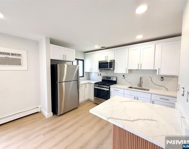 217-221 Park - Photo Thumbnail 9