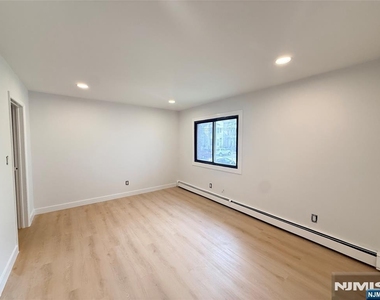 217-221 Park - Photo Thumbnail 12