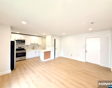 217-221 Park - Photo Thumbnail 7