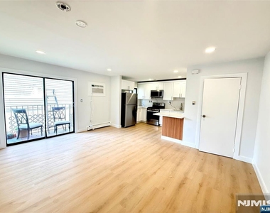 217-221 Park - Photo Thumbnail 6