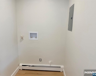 217-221 Park - Photo Thumbnail 11