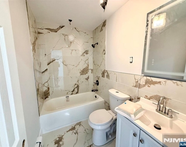 217-221 Park - Photo Thumbnail 15