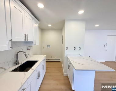 217-221 Park - Photo Thumbnail 8