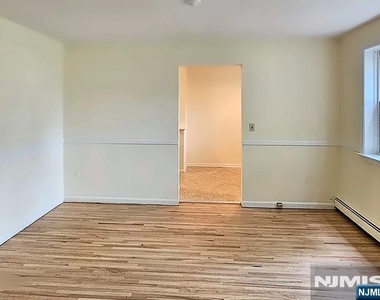 605 Grove - Photo Thumbnail 4
