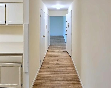 605 Grove - Photo Thumbnail 7