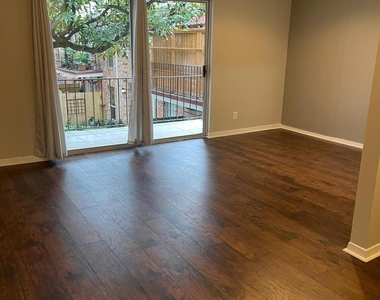 2822 Briarhurst Drive - Photo Thumbnail 7