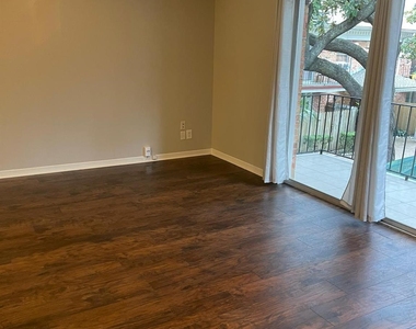 2822 Briarhurst Drive - Photo Thumbnail 4