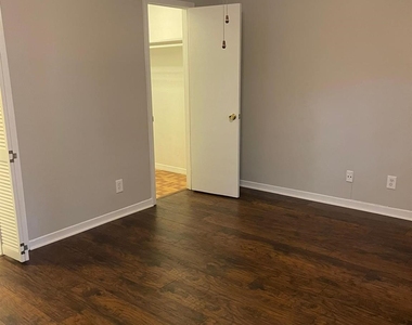 2822 Briarhurst Drive - Photo Thumbnail 9