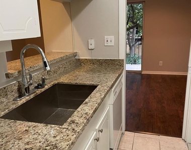 2822 Briarhurst Drive - Photo Thumbnail 17
