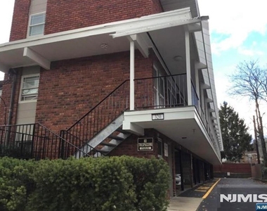 320 Elm - Photo Thumbnail 8