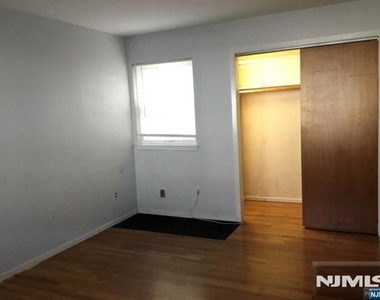 320 Elm - Photo Thumbnail 7