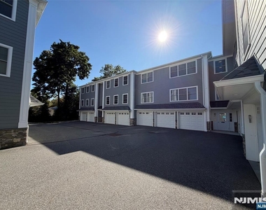 273 Broadway - Photo Thumbnail 2