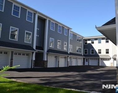 273 Broadway - Photo Thumbnail 3