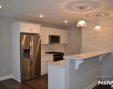 273 Broadway - Photo Thumbnail 8