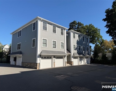 273 Broadway - Photo Thumbnail 5