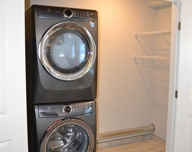 273 Broadway - Photo Thumbnail 10