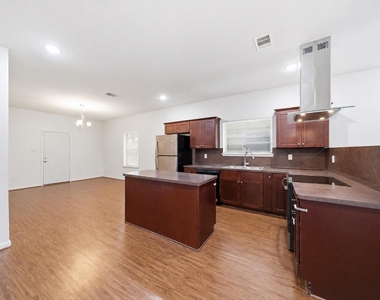 4528 Mayflower Street - Photo Thumbnail 6