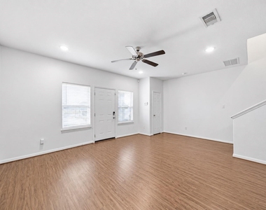 4528 Mayflower Street - Photo Thumbnail 3